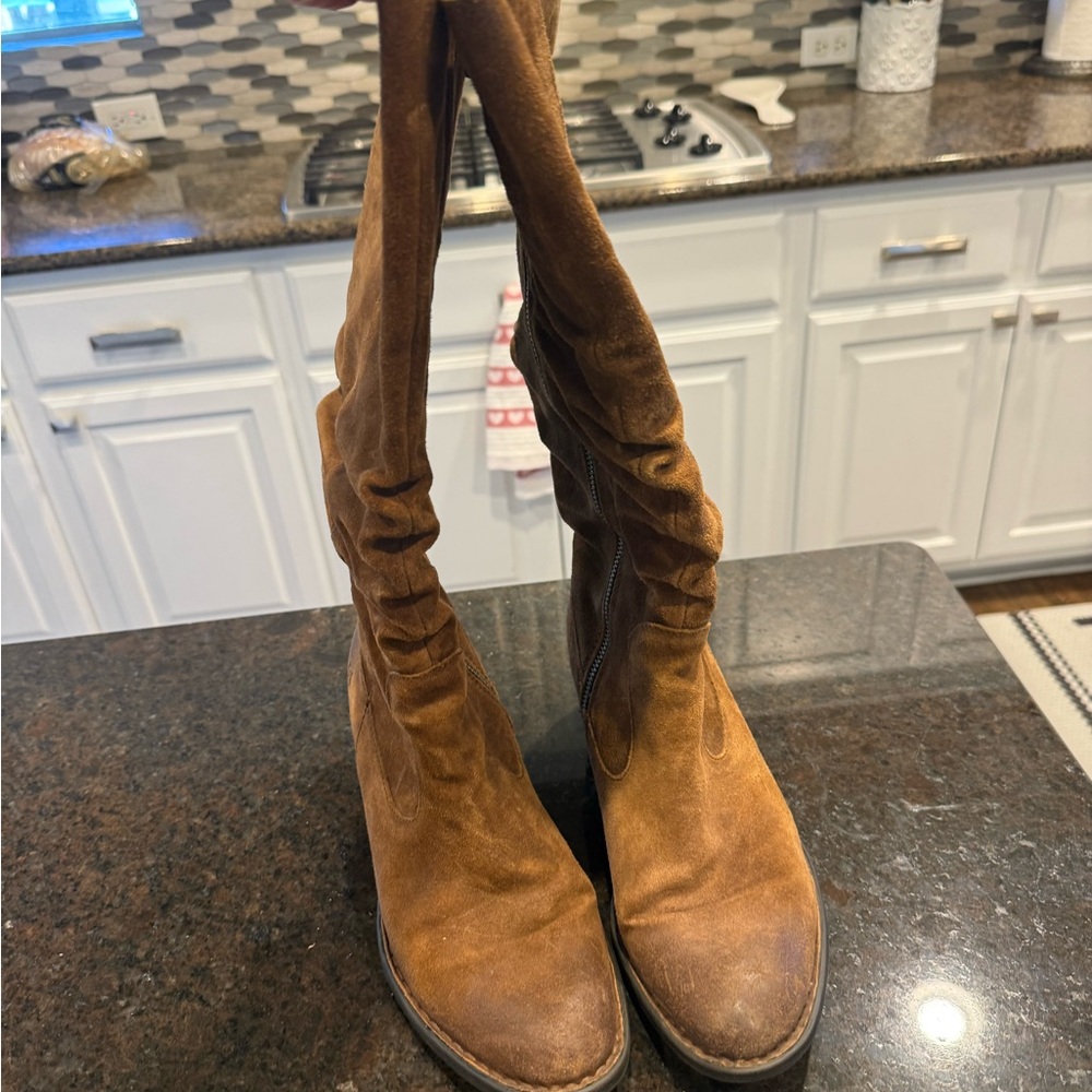 Born Brown Suedes Boots - size 9
